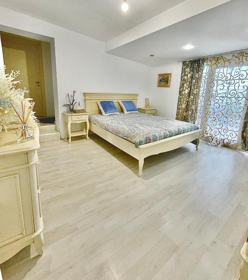 Casa In Inima Capitalei Villa Bukarest Eksteriør billede